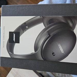 Bose BRANDE NEW Headphones